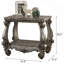 Table de bout platine antique avec tablette inférieure.