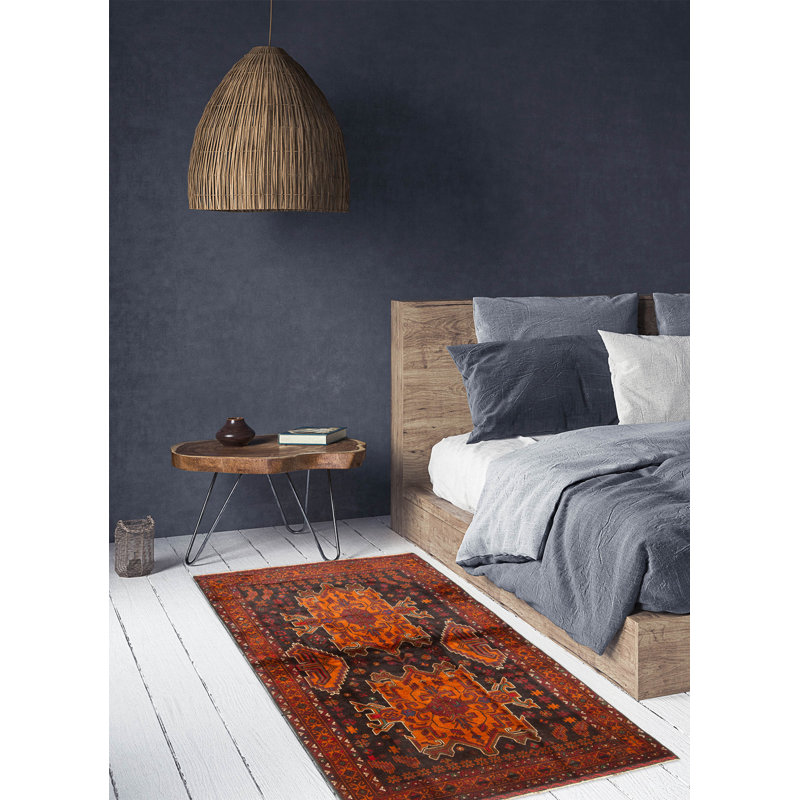 Tapis noir Teimani 4 pi 3 po x 6 pi 9 po