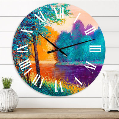 Rivière colorée entre les arbres au crépuscule - horloge murale traditionnelle