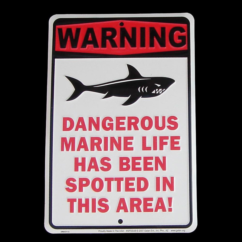 Plaque murale en forme de requin