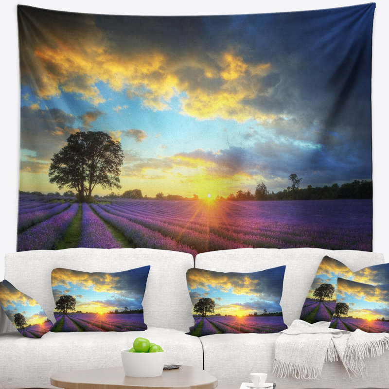Tapisserie fleurie au coucher du soleil sur des champs de lavande, H 32 po x l 39 po