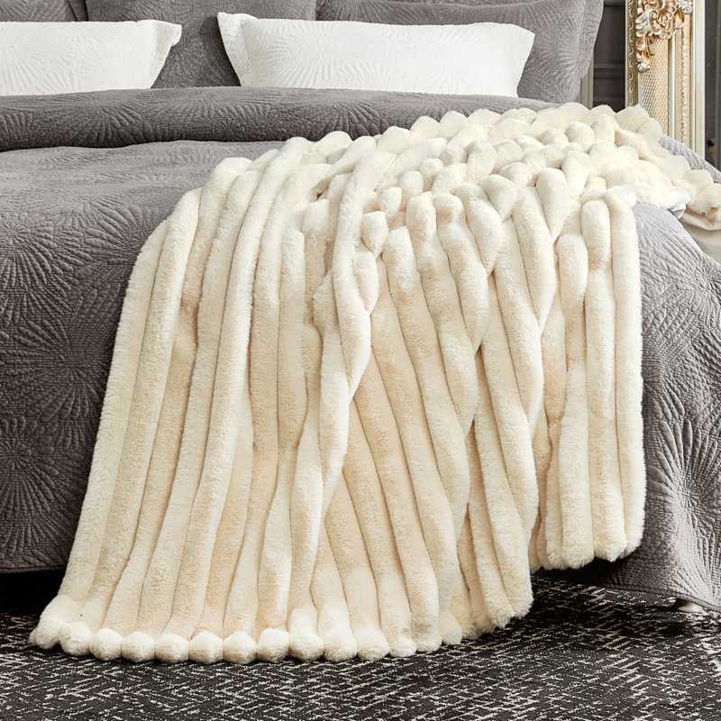 Jeté en fausse fourrure côtelée, Jeté, Beige