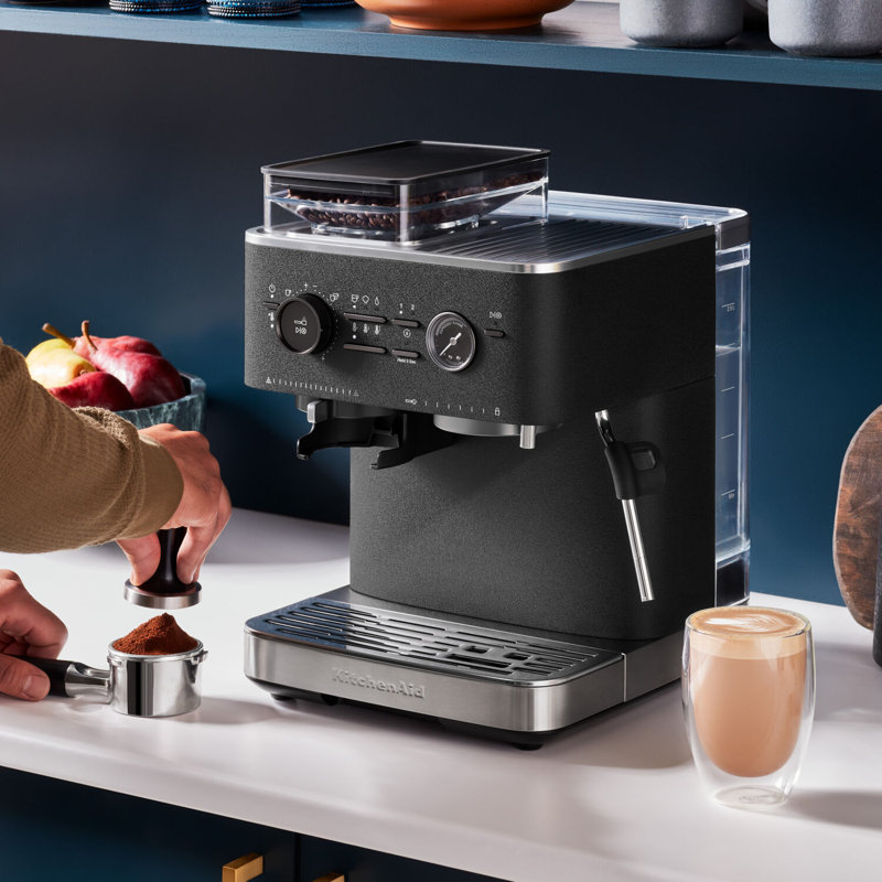 Machine à espresso semi-automatique KitchenAid avec moulin noir en fonte KitchenAid