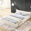 Grand lit tapissier avec tête de lit incurvée, plateforme au sol, panneau de particules massif, sans sommier, beige, couleur pure, plateforme décorative en velours, cadre en bois, simple-883113645