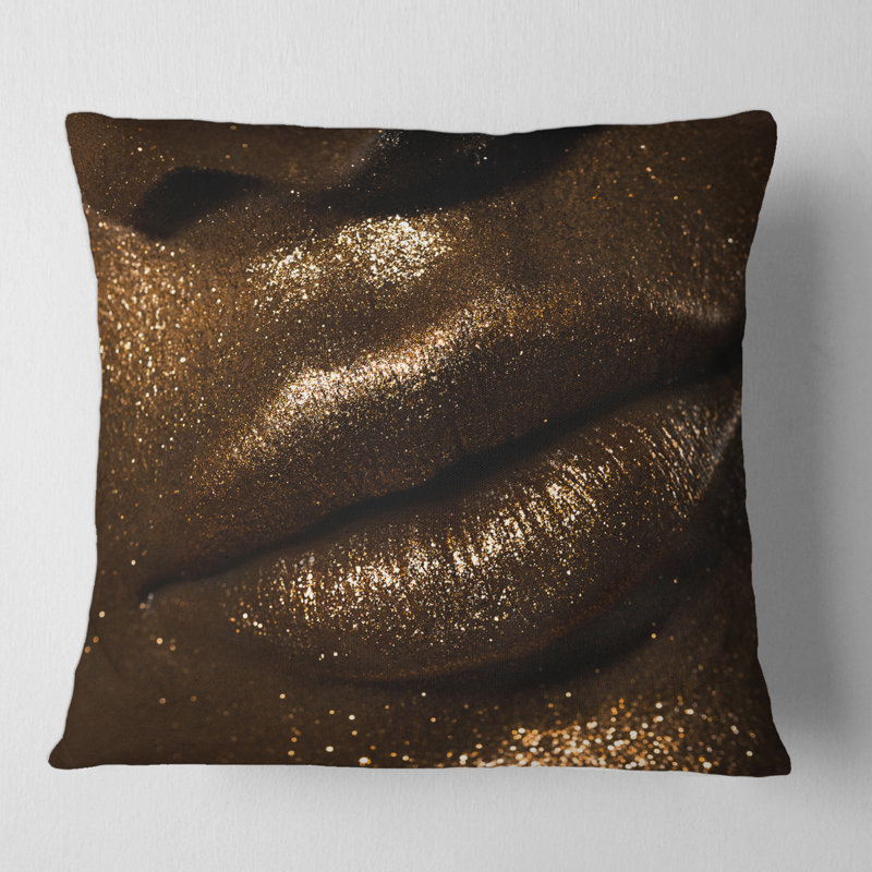 Femme avec lèvres et paillettes, housse de coussin carré et insert, 18" x 18"