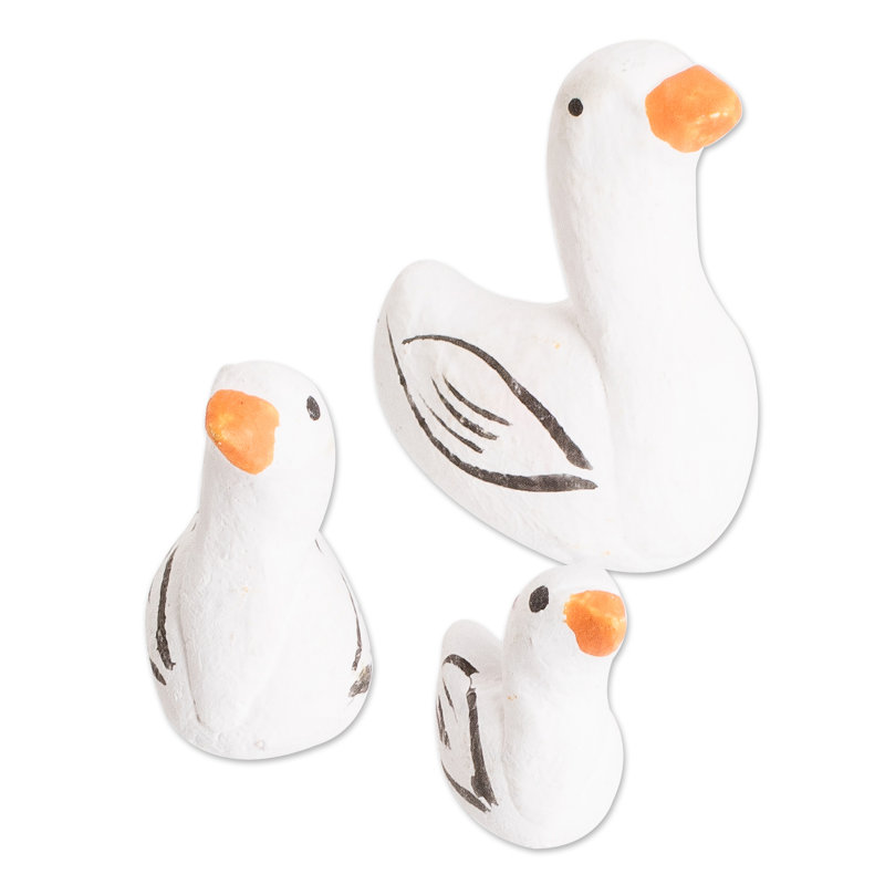 Figurines en céramique fabriquées à la main