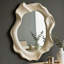 Miroir mural en crème avec cadre en bois ondulé irrégulier-473705708-473705709