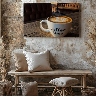 Toile, scène de café confortable avec une grande tasse d'art mural en céramique blanche avec les mots «Coffee Time» élégamment imprimé sur son art mural