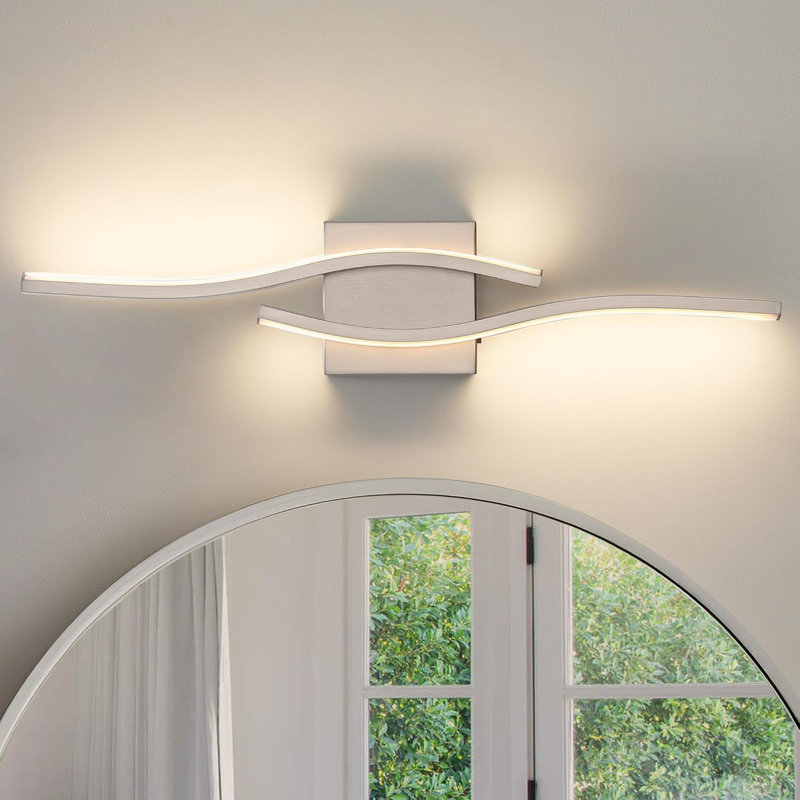 Luminaires de salle de bain en nickel brossé au-dessus d'un miroir à intensité variable 5cct