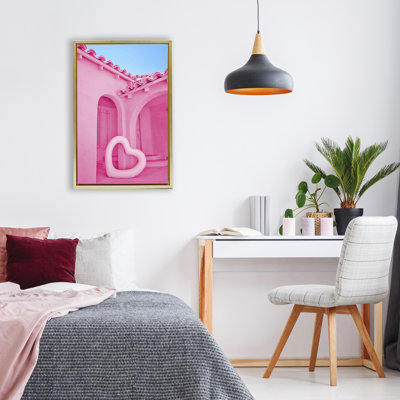 Cadre flottant rose à cœur flottant à la Villa, design par Lish Creative