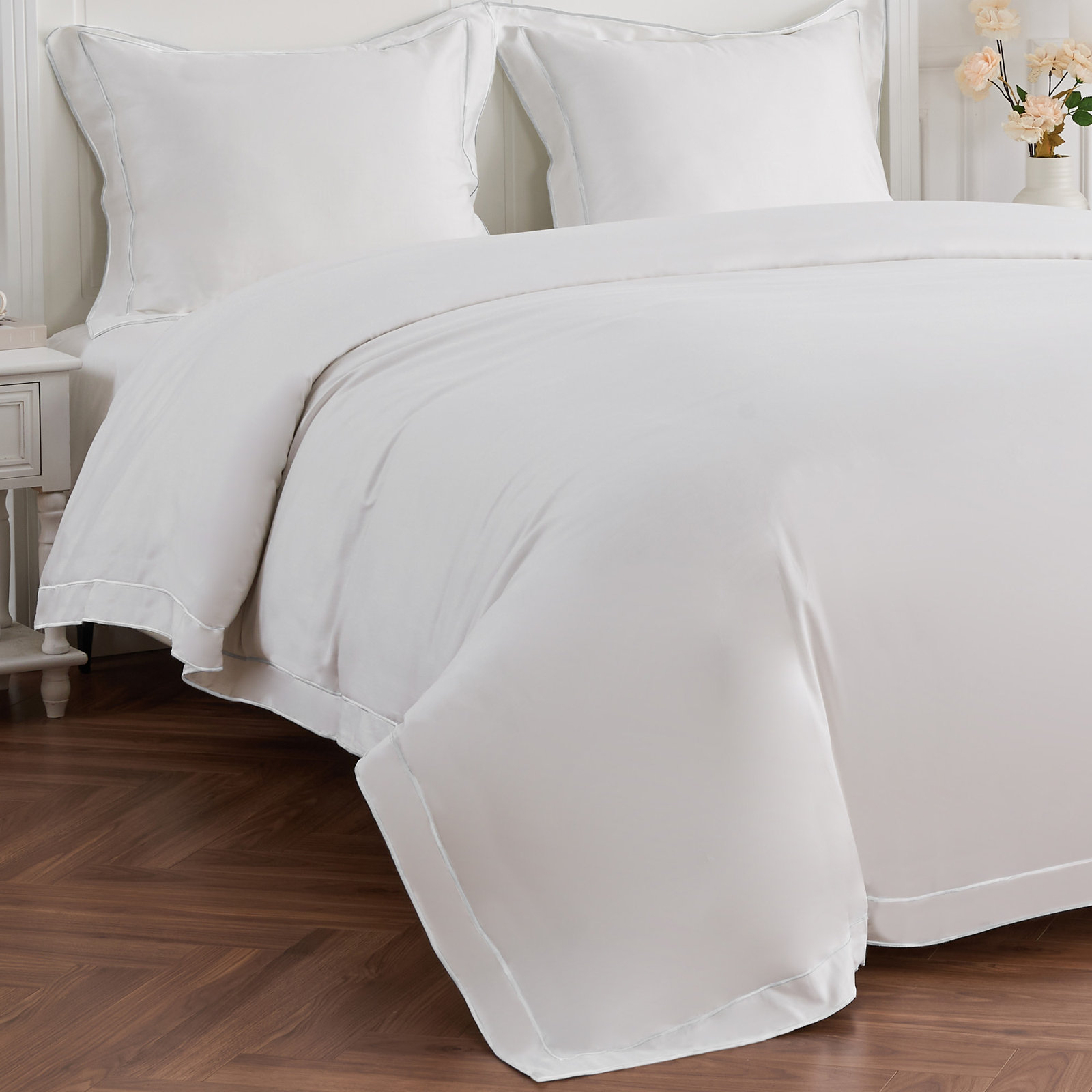 Evanston DUVET SET, White, Queen Duvet Cover + 2 Standard Shams