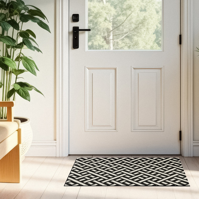 Trellis Black and White Standard 2x3 Washable Rug, Black/White, 24" W x 36" L