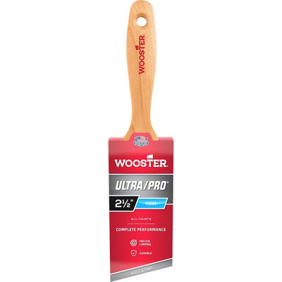 Wooster 4177 2-1/2" Ultra/Pro Firm Angle Varnish Paint Brush-1PK