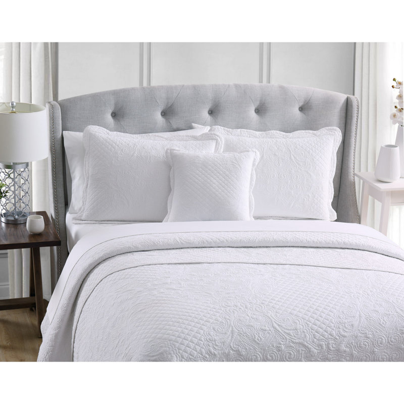 White Cotton Twin Scalloped Quilt Set