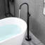 Bec de baignoire fixé au sol-109615871