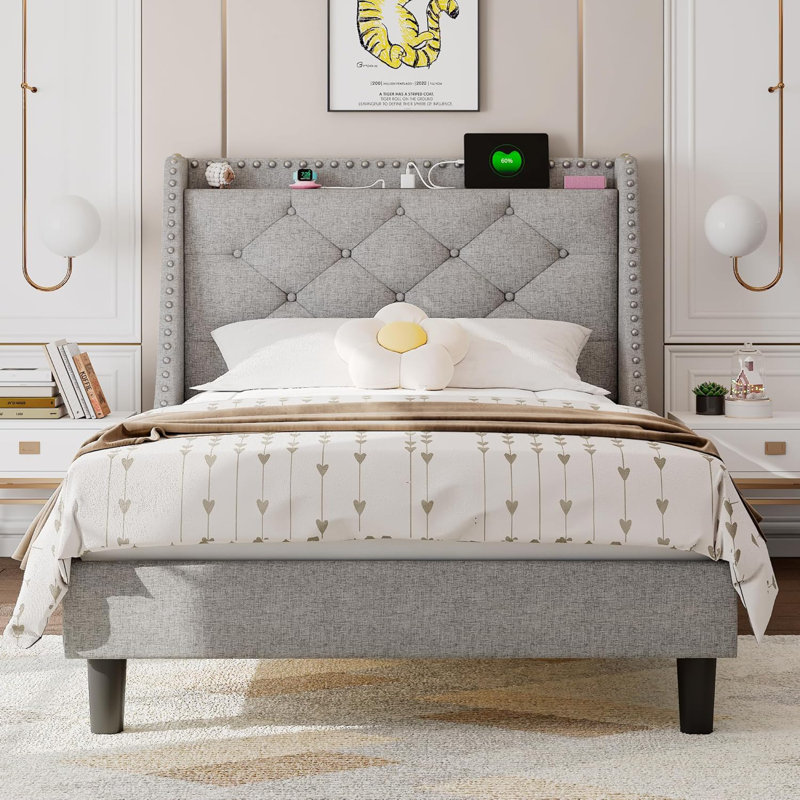 Base de lit simple avec dossier à oreilles de luxe et station de charge rapide, tête de lit capitonnée capitonnée avec rangement, gris clair.