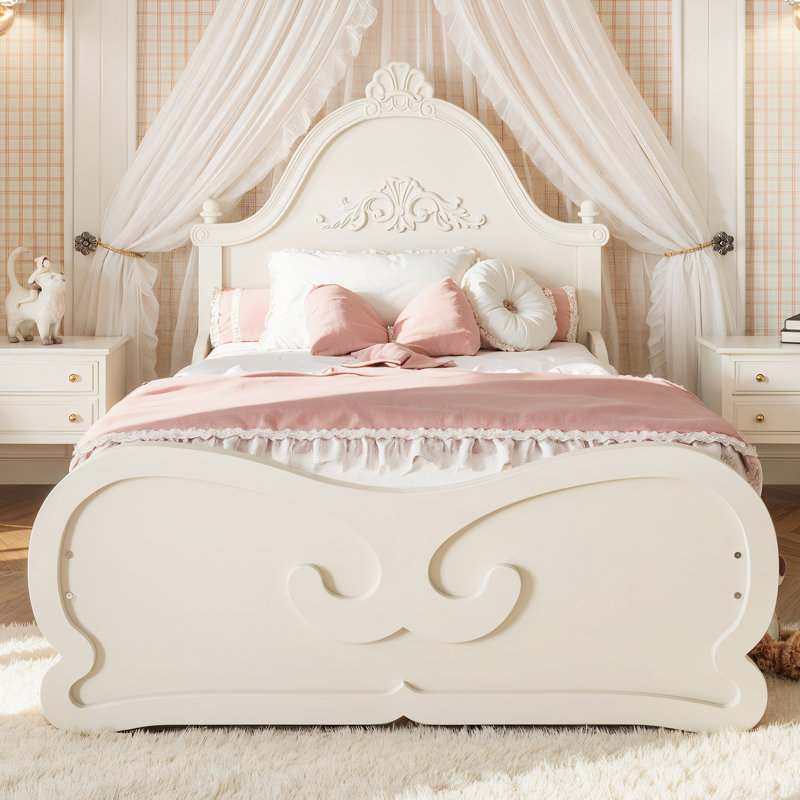 Lit plateforme simple sculpté avec tête de lit simple, structure en bois massif avec lattes, profil bas, sans sommier, enfants et adolescents. Beige