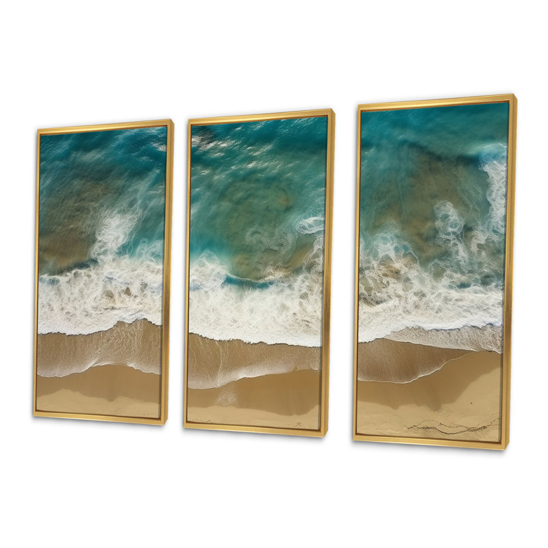 Vue aérienne des vagues tranquilles 3 - plage, art mural, Cadre flottant doré, H 28 po x l 36 po x P 1 po