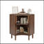 Armoire d'angle avec portes coulissantes et tablettes réglables