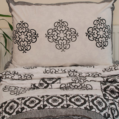 Bluffton Cotton Damask Bedspread with Pillowcases