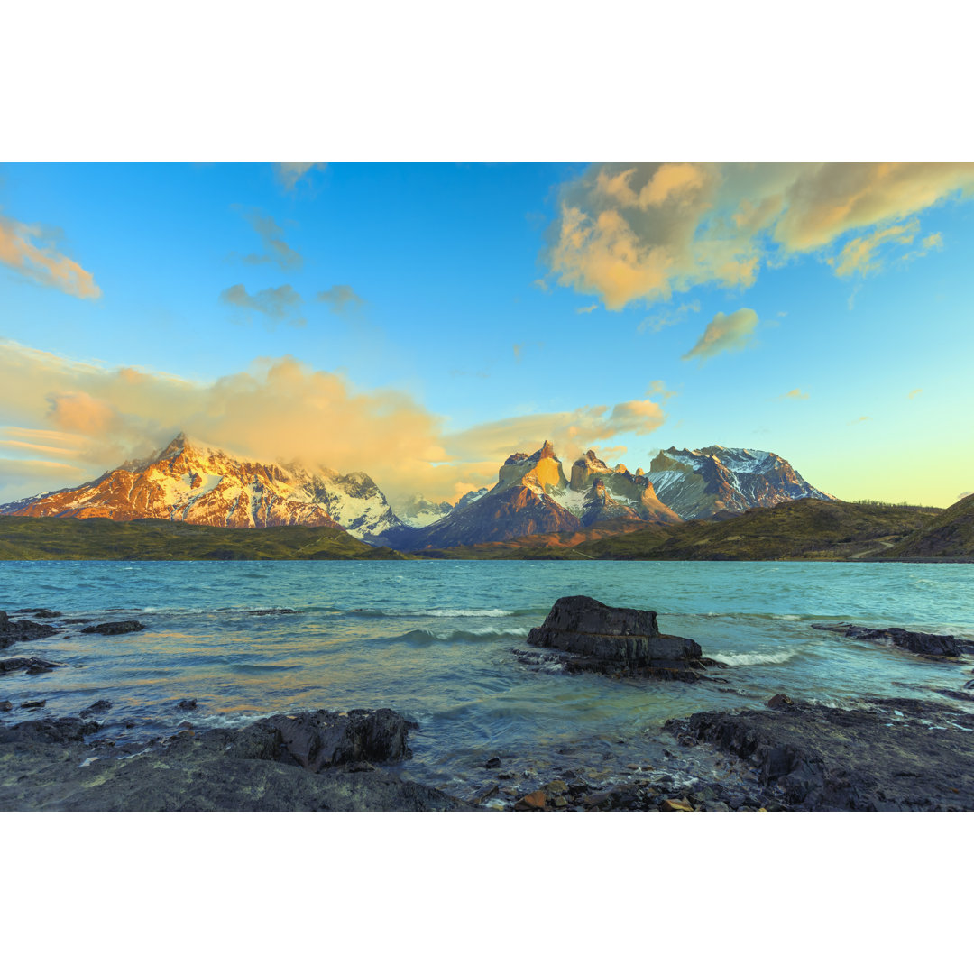 Sonnenaufgang über den Cuernos del Paine - Leinwandbild