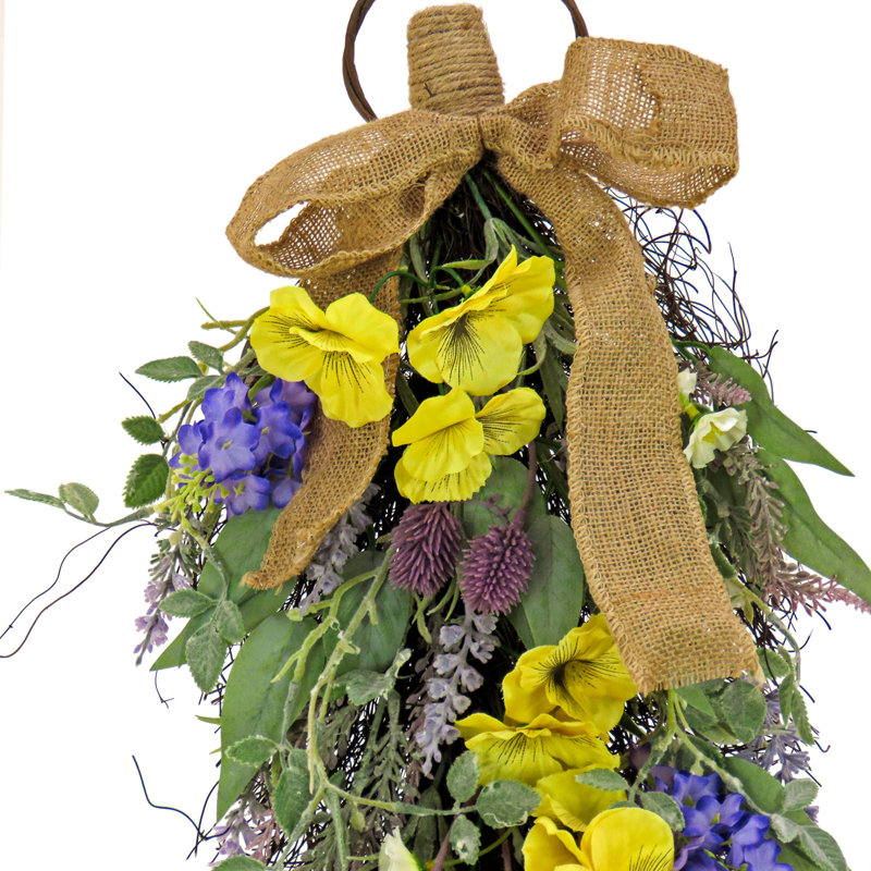 The Holiday Aisle® 26 po Pansy and Lavender