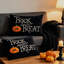 Ensemble de 2 coussins décoratifs lombaires d'Halloween à motif de bonbon ou de bonbon brodés de 14 po x 20 po et de coussins décoratifs rectangulaires en velours noir avec insertions en polyester pour le vestibule d'automne-132938211-132938208-132938209