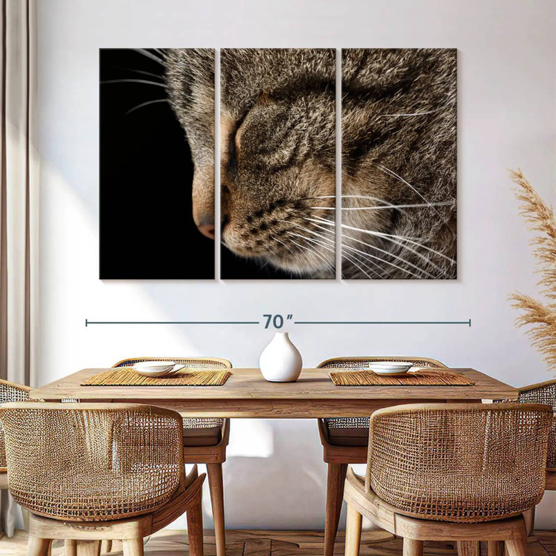 Chat tigré endormi, H 42 po x l 65 po