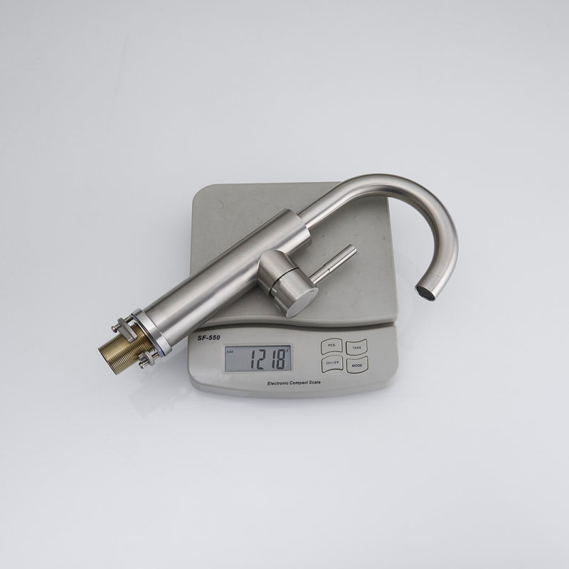 1 robinet de salle de bain à poignée simple, Nickel brossé
