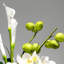 Ornements de fleurs simulées