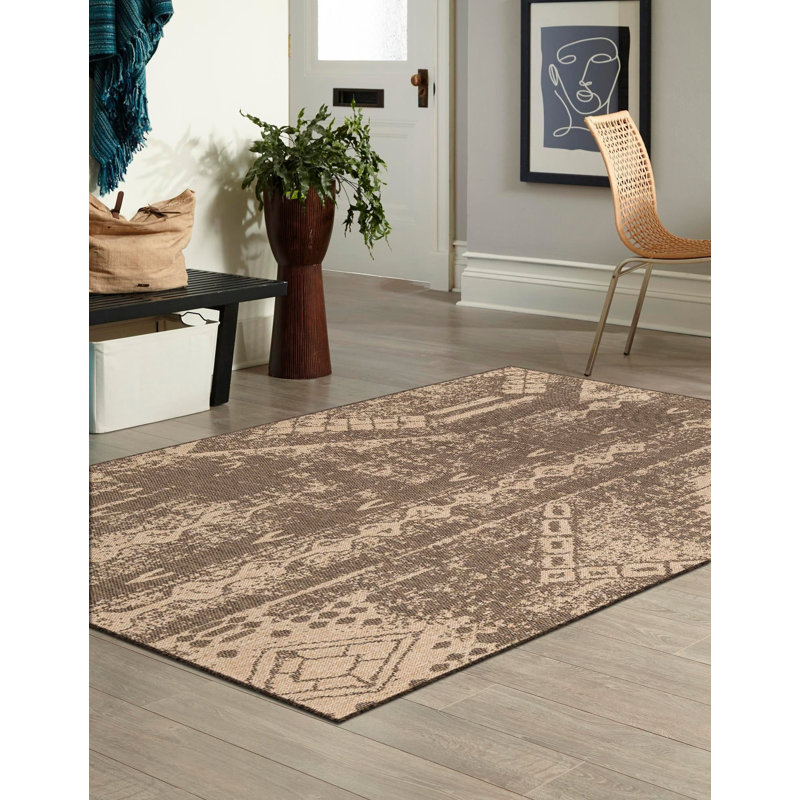 Sheglita Abstract Indoor Rug, Rectangle 5'5" x 8'