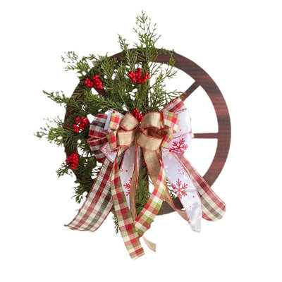 Couronne de Noël en bois de roue de chariot de 17,7 po avec des baies rouges et un nœud de toile de jute écossais pour porte d'entrée
