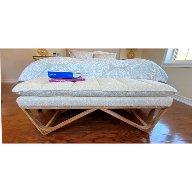 Banc en bois rembourré et rembourré avec coussins de 48 po SEAT4U SEAT4U, Blanc crème / finition bois naturel