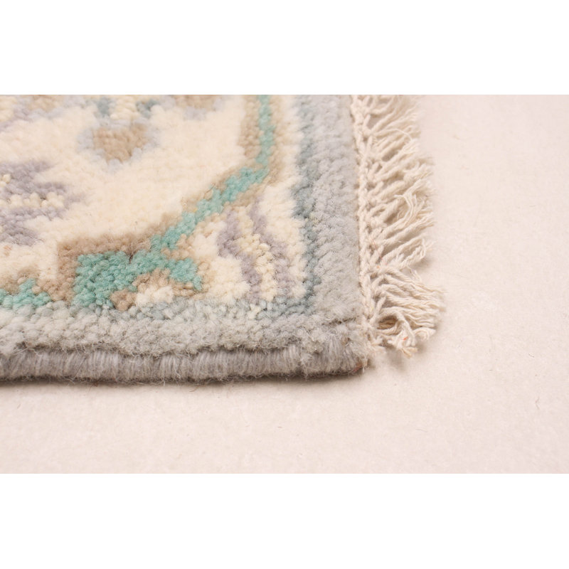 Tapis unique gris clair de 2 pi 6 po x 7 pi 11 po Calhoune