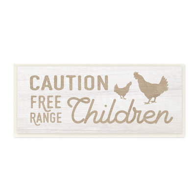 Attention, les enfants de la ferme en plein air signent des drôles de poulets de ferme par Daphne Polselli