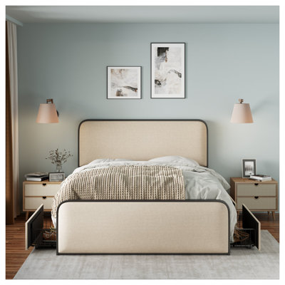 Structure de lit très grand moderne en métal avec tête de lit tapissier courbée, lit plateforme en tissu beige avec 4 tiroirs de rangement sous le lit et lattes en acier robustes