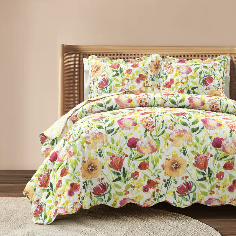 Leilani Watercolor Scallop Edged Floral Quilt Yellow/Multi 3Pc Set, King Comforter + 2 King Shams