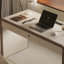 Bureau d'écriture en cuir Minimalist Saddle avec 3 tiroirs verrouillables et multiprise intégrée-1719058706
