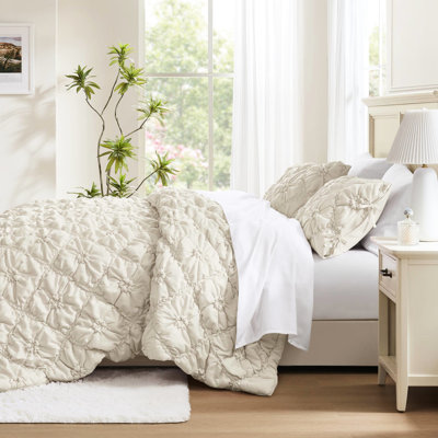 Édredon double / grand, motif floral texturé avec détails à nouer, chaleur légère, tracas - entretien facile
