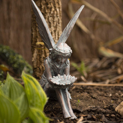 Dina Weather Resistant UV Resistant Plastic Garden Statue
