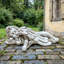 Statue ange allongé en oxyde de magnésium pour un décor de jardin et de patio résistant aux intempéries, détail exquis et style rétro