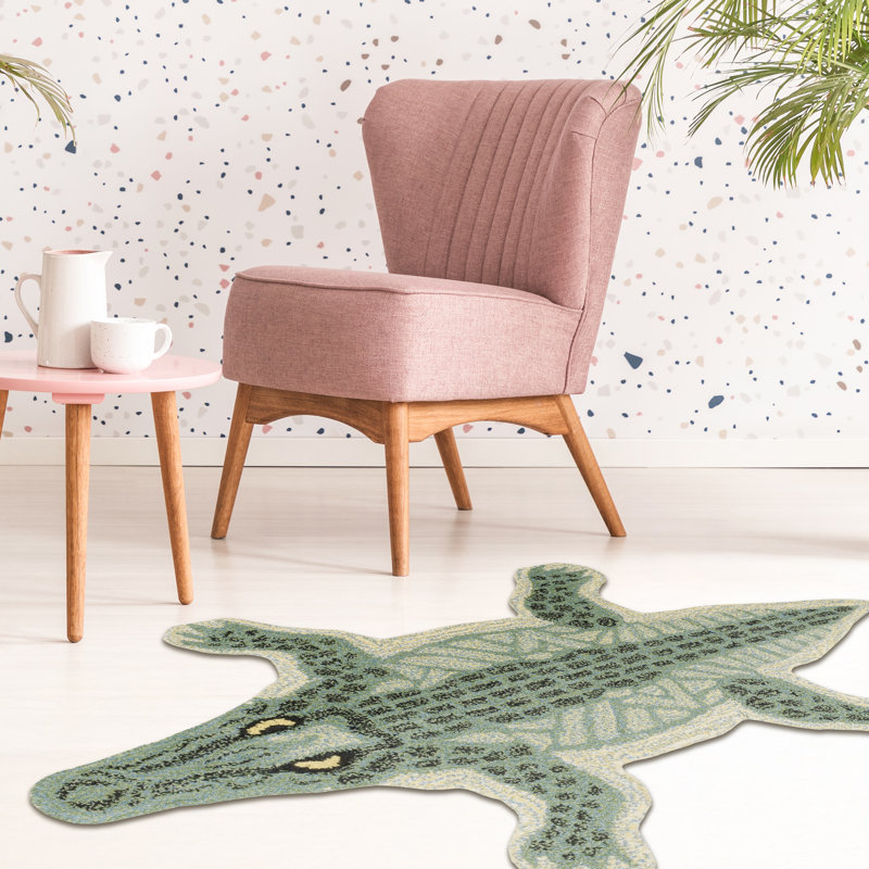 Harjo Crocodile Shaped Green Accent Rug, Novelty 2' x 3'