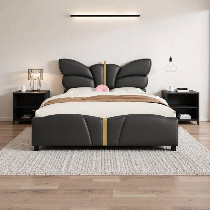 Structure de lit en cuir de polyuréthane à oreilles papillon grand format avec détails dorés, lit plateforme orné avec tête de lit sculptée