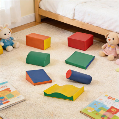 Bébé en peluche coloré, jeu d'escalade doux