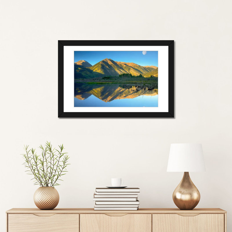 «Moon and Twin Peaks Reflection In Lake, Colorado» par Tim Fitzharris - reproduction d'art sur toile tendue, Blanc