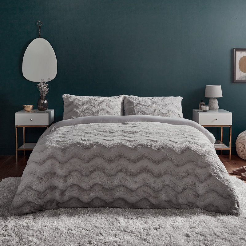 Silentnight Faux Fur Duvet Set, Double - 2 Pillowcases (45 x 80 cm), Grey