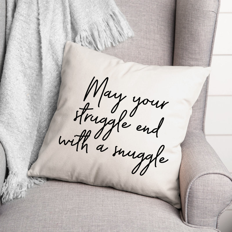 Collection de typographie noire et blanche «May Your Struggle End» avec un coussin décoratif Snuggle