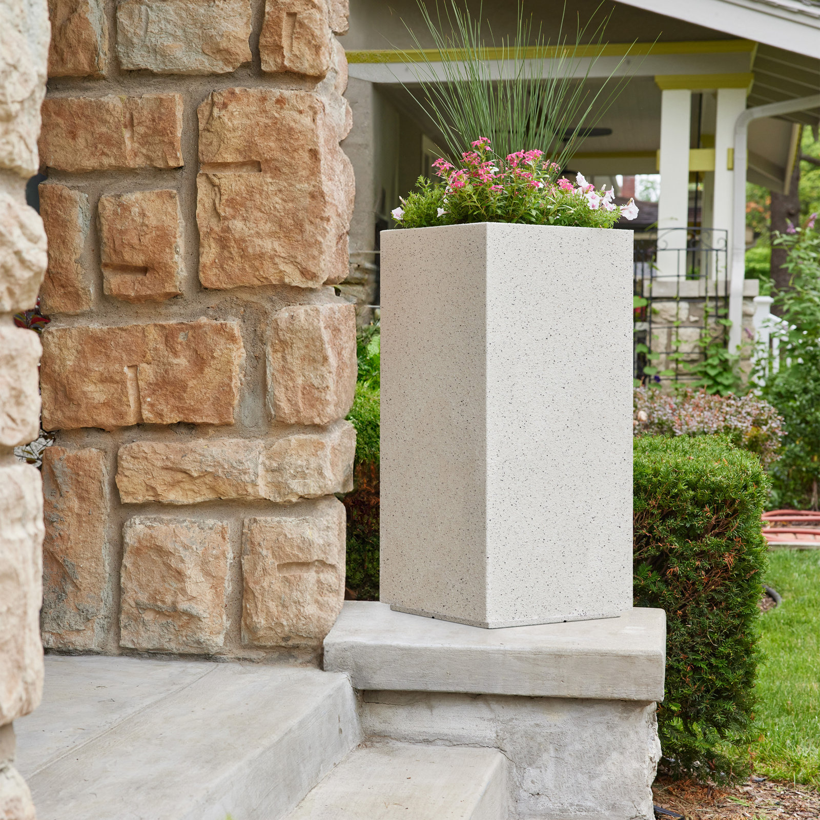 Gita 16" Pot Planter, White Granite