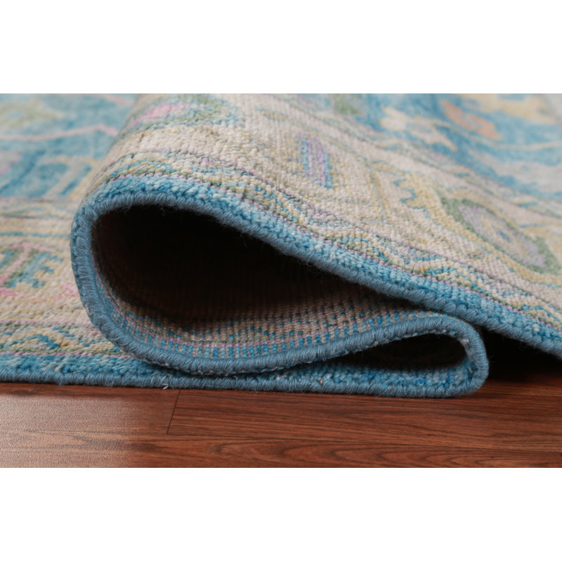 Tapis bleu à motif floral All-Over Oushak