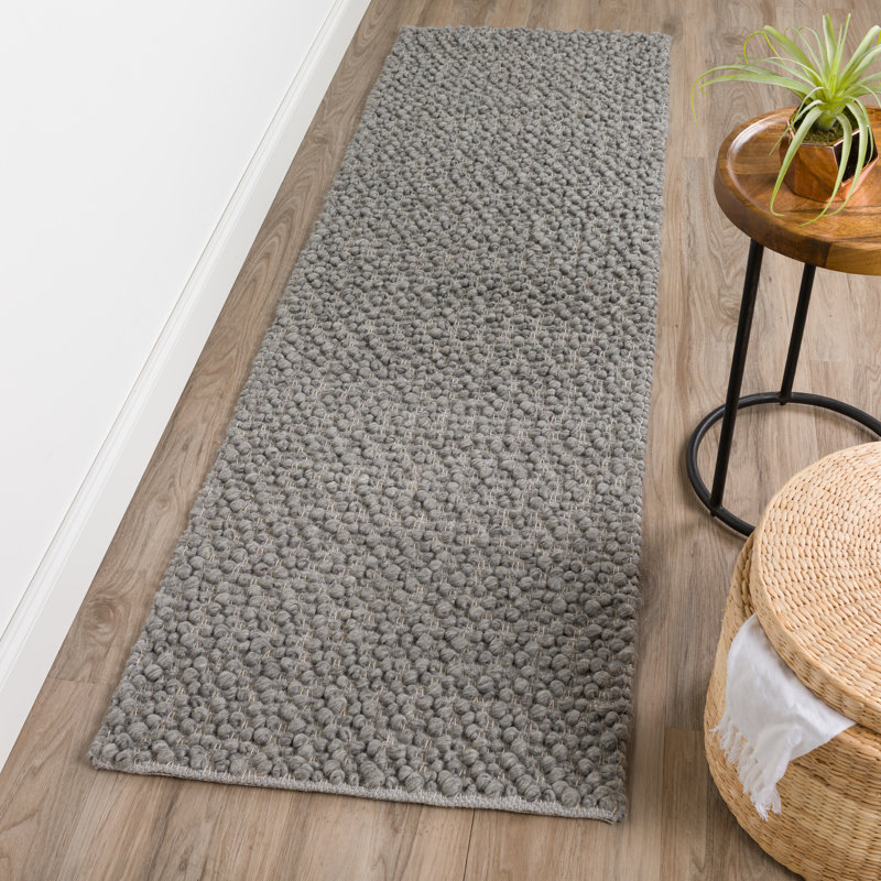 Tapis gris en laine crocheté à la main Amaty, Tapis de couloir 2 pi 3 po x 7 pi 6 po